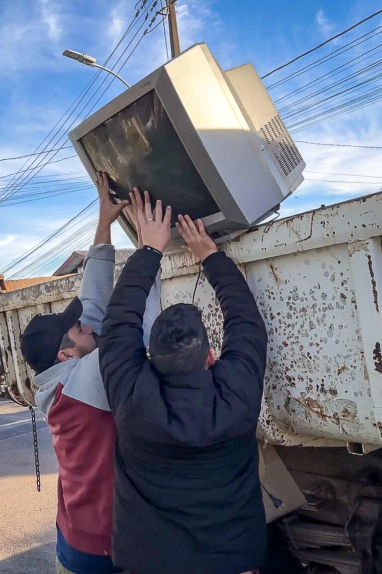 Bota-Fora recolhe resíduos em três bairros neste sábado