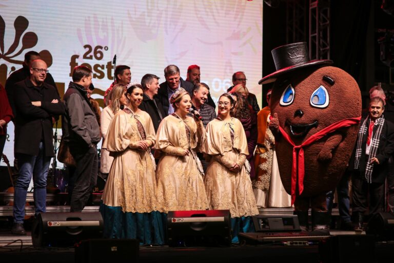 Festa do Pinhão inicia com celebração cultural e valorização regional