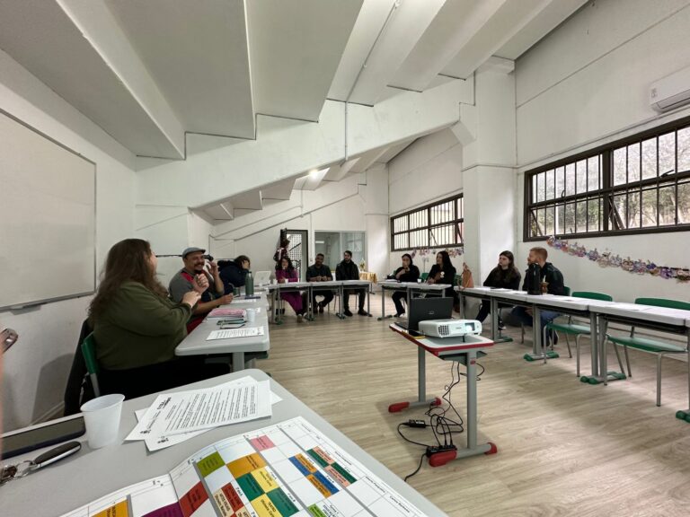 Gramado alinha metas com oficineiros do Turno Integral