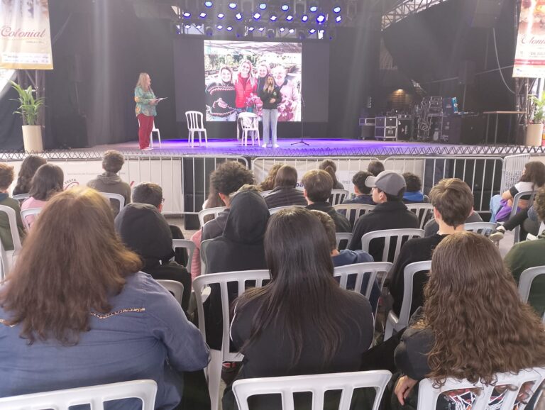 Integração entre escolas e agricultura familiar na Festa Colonial