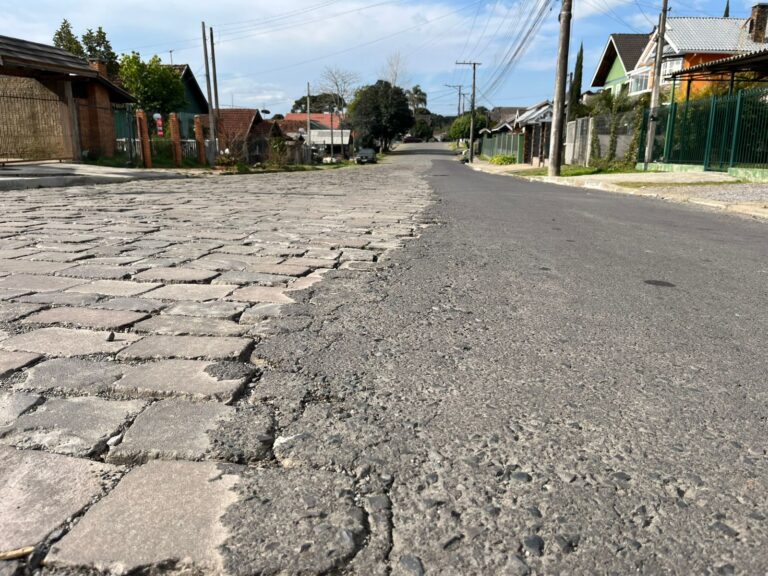 Meio paralelepípedo, meio asfalto