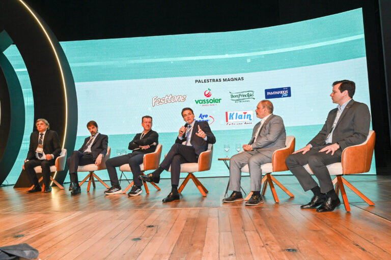 Reconstrução do RS marca abertura da Expoagas