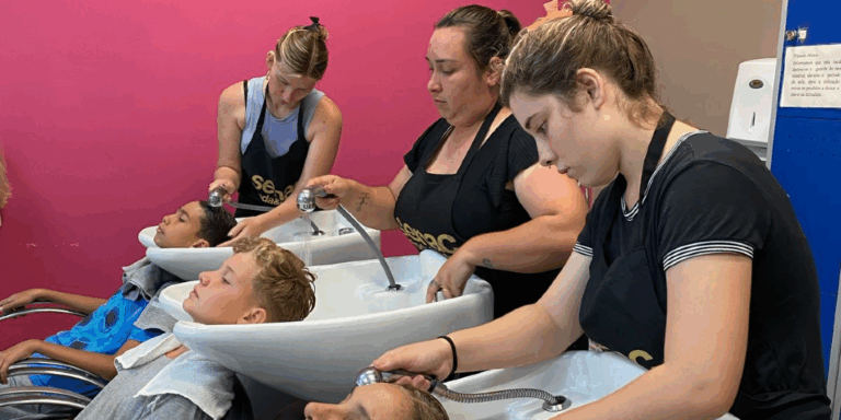 Alunos do curso de Cabeleireiro do Senac realizam mais de 80 atendimentos gratuitos à comunidade