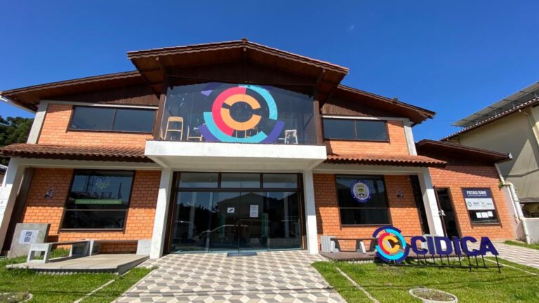 Canela sedia seminário para artesãos em agosto