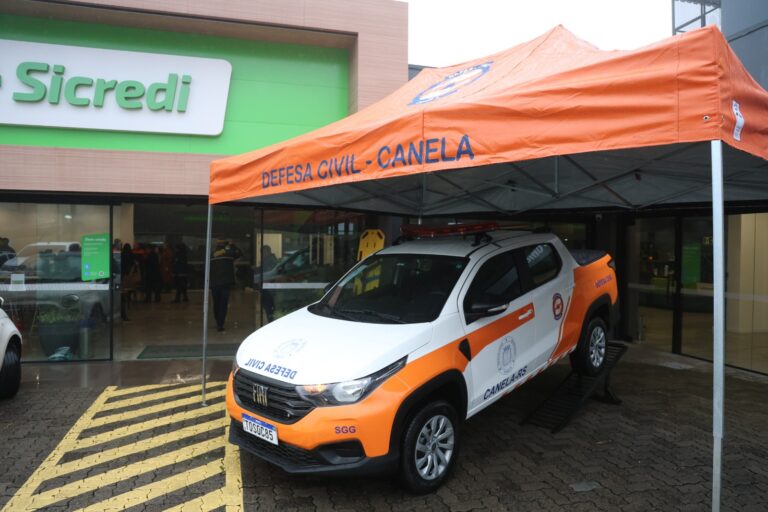 Defesa Civil recebe doação de veículo e equipamentos da Sicredi Pioneira