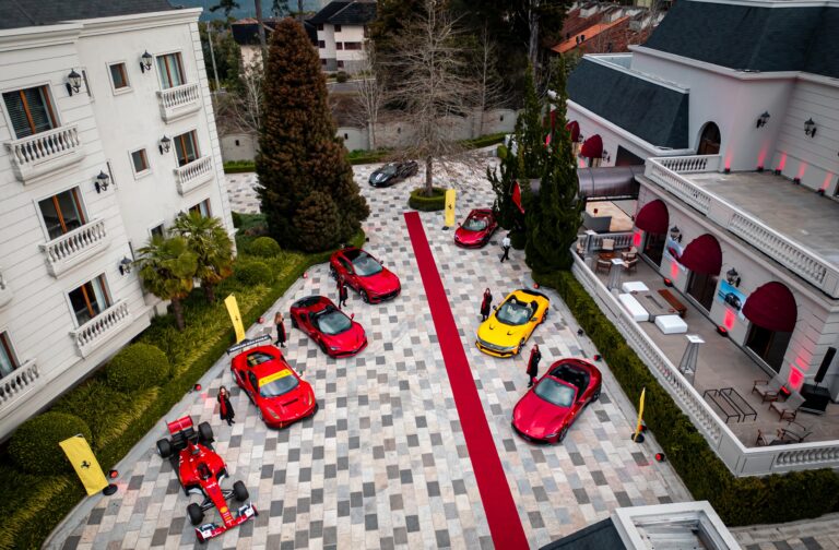 Ferrari inicia evento de alto luxo em Gramado