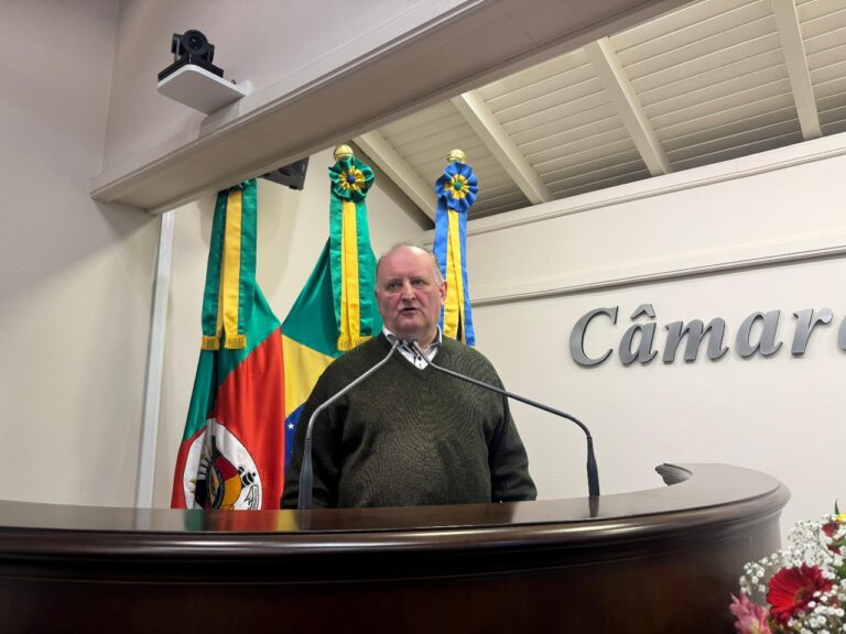 Câmara homenageia Le Lac Noir pelos 25 anos de história em Gramado