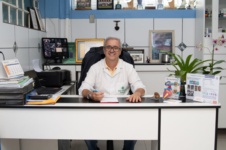 Pet Center comemora 30 anos com mês especial de vacinação e feiras de adoção