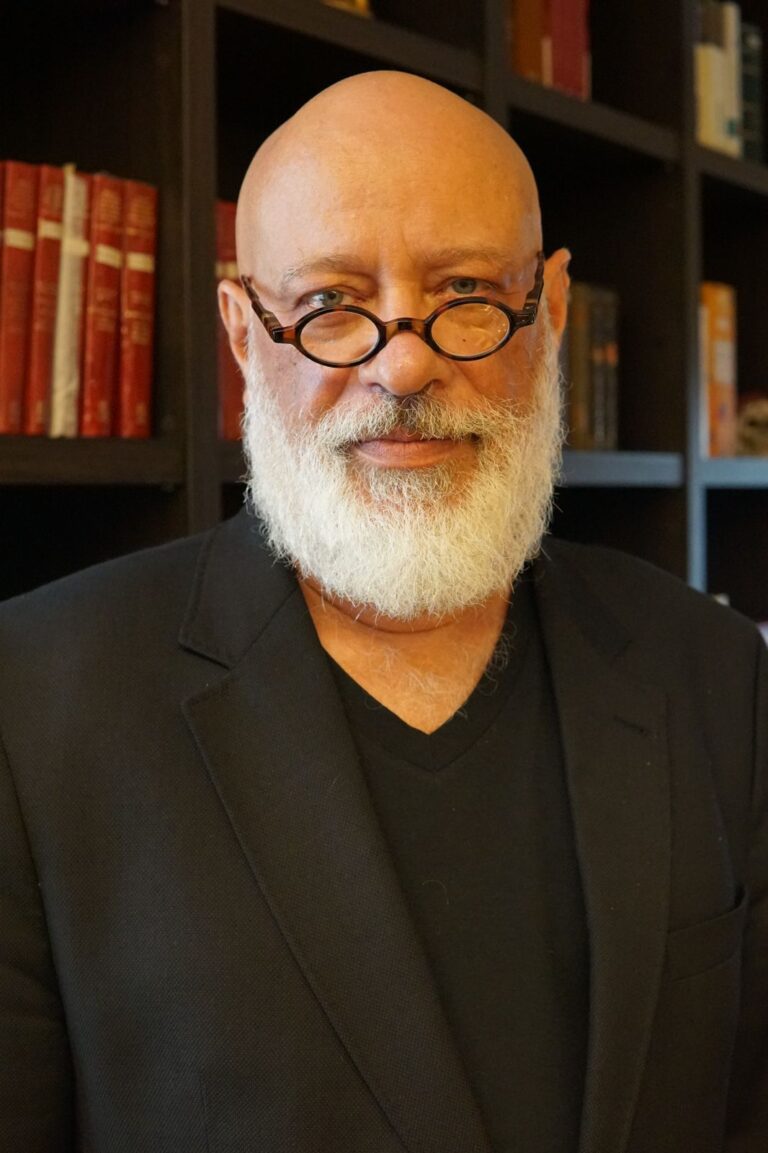 Luiz Felipe Pondé é confirmado como palestrante no Festuris Gramado