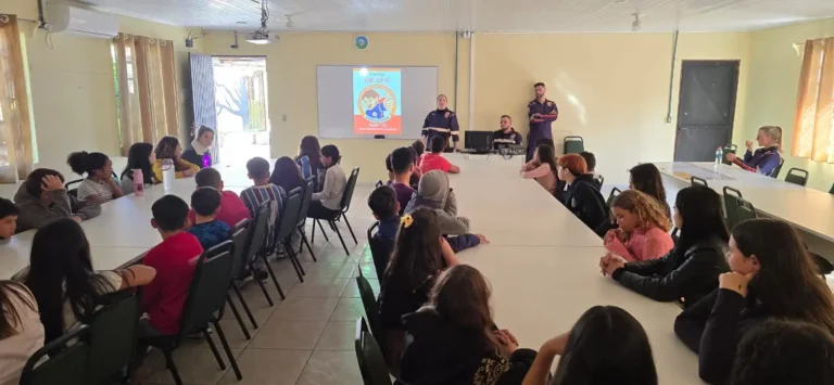 Projeto Samuzinho compartilha informações com estudantes