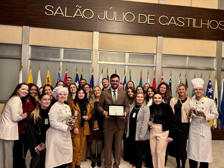 Assembleia Legislativa do Rio Grande do Sul homenageia os 50 anos da Prawer Chocolates