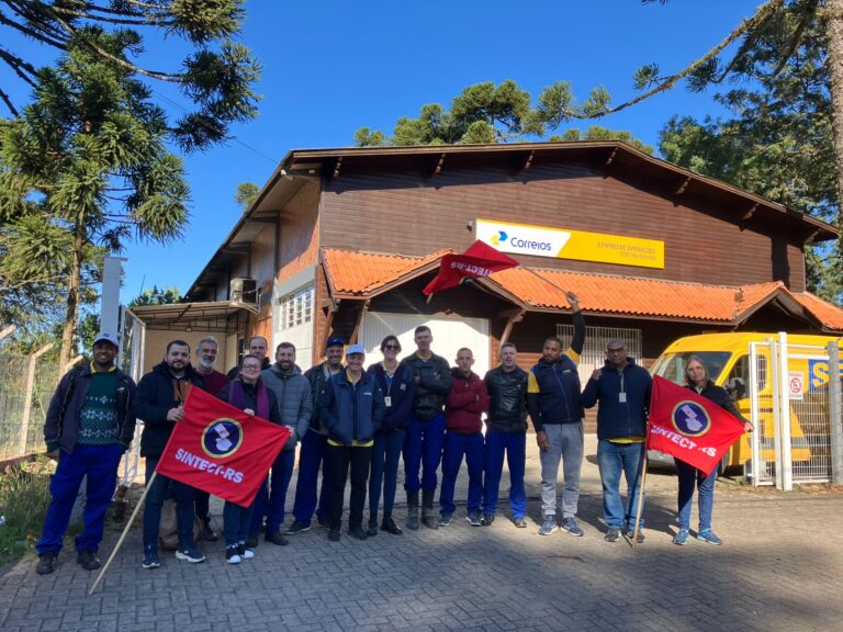 Trabalhadores dos Correios entram em greve contra retorno de gestor