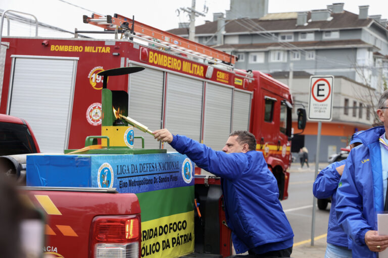Canela recebe Fogo Simbólico da Pátria