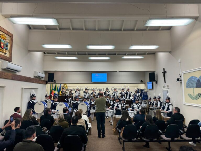 Apresentação da Banda da Escola Senador encanta na Sessão da Câmara