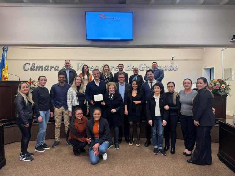 Bavária Sport Hotel é homenageado pelos 50 anos de história na Câmara de Gramado