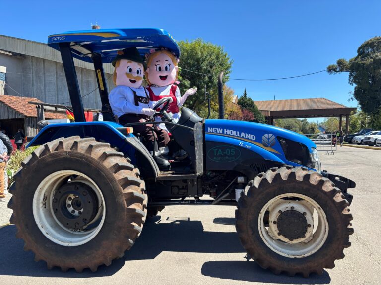 Oktoberfest Gramado terá desfile de tratores e shows nacionais neste fim de semana