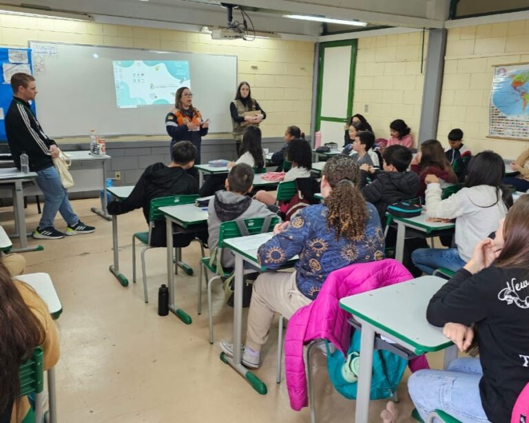 Alunos do 6º ano participam de oficina sobre saneamento em Gramado