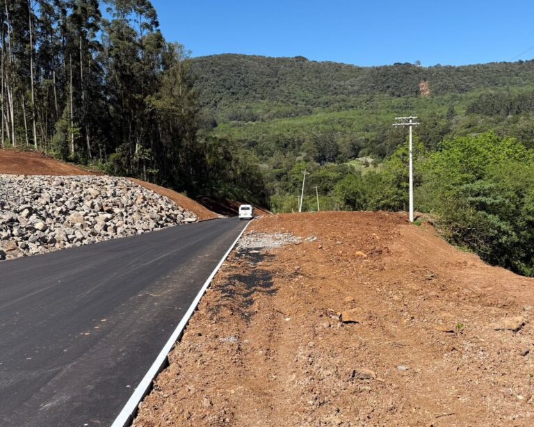 Prefeitura finaliza restauração da Estrada da Linha 28