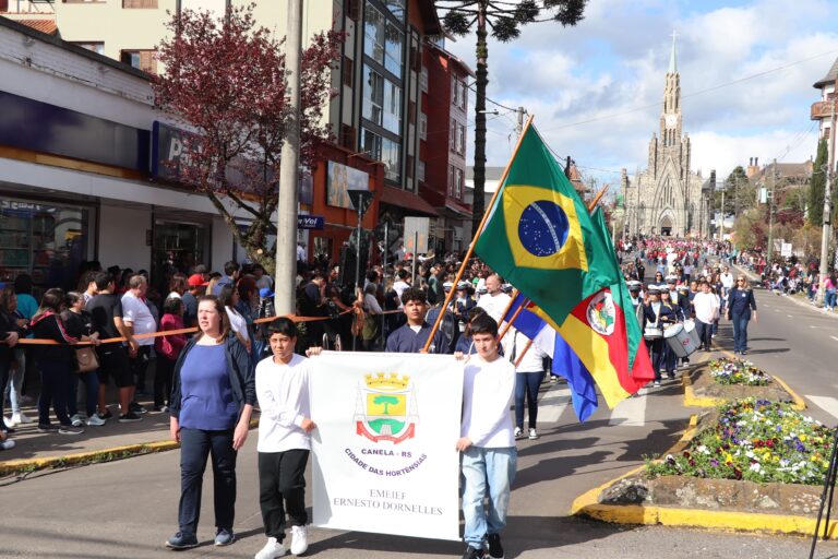 Desfiles Cívicos marcados pelo protagonismo de alunos e professores