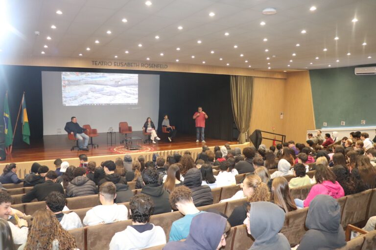 Riscos do álcool e das drogas são debatidos e comovente depoimento de ex-dependente