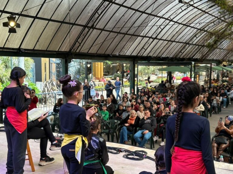 Alunos do Projeto Transformarte encantam público da Feira do Livro de Gramado