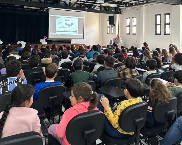 Unidade Móvel de Castração e Chipagem chega ao Bairro Piratini