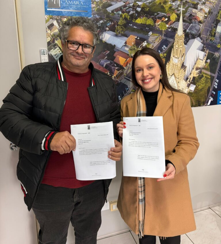 Vereadores Grazi Hoffmann e Jone Wulff propõem criação do Dia da Pessoa Surda em Canela