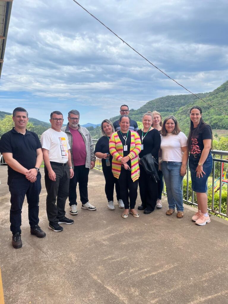 Conselho Antidrogas de Gramado visita Desafio Jovem