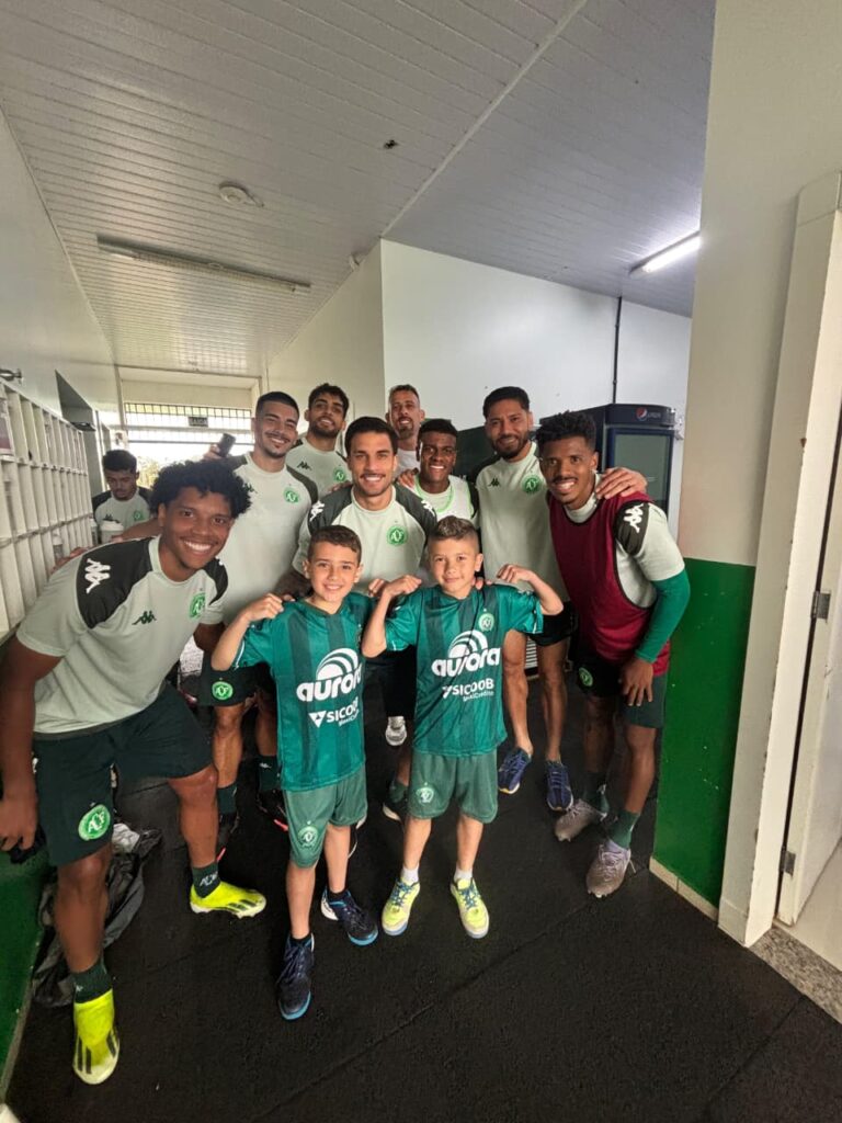 Atletas do CFA Rico buscam o sonho em grandes clubes