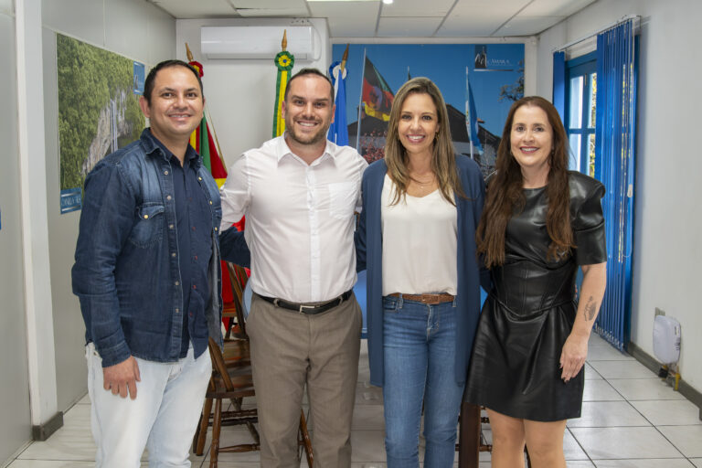 Presidente da Câmara de Canela recebe visita da Deputada Estadual Delegada Nadine