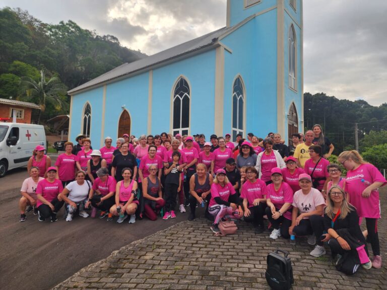 Gramado realiza caminhada e corrida em apoio ao Outubro Rosa