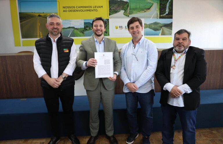 Canela é contemplada com “Horas-Máquina” para recuperação de estradas rurais