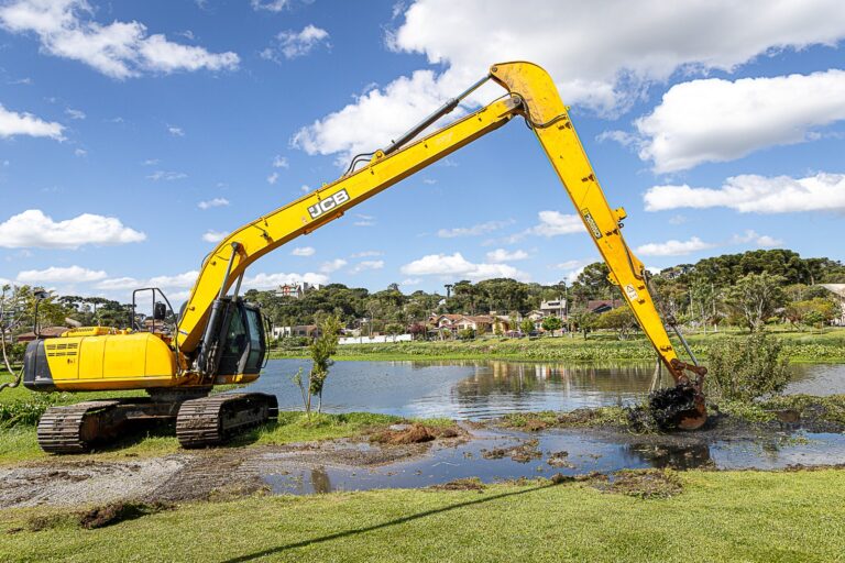 Canela inicia limpeza e revitalização do Parque do Lago