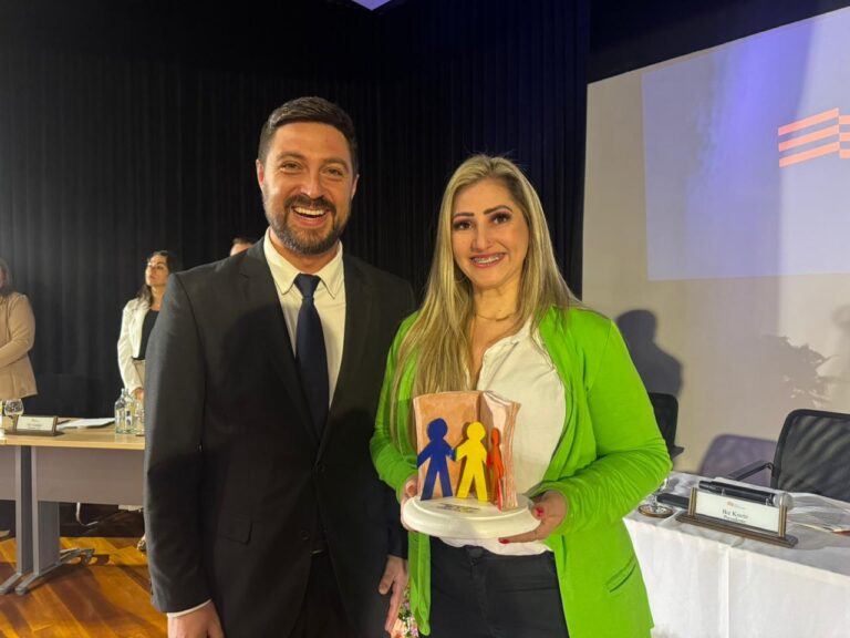 Escola Nossa Senhora de Fátima vence o Troféu Professor Destaque na Educação Fundamental I