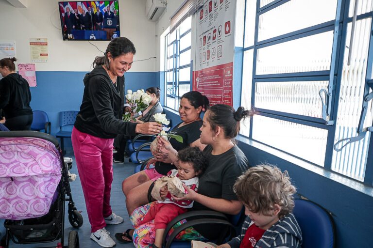 UBS Santa Marta realiza ação especial em alusão ao Outubro Rosa