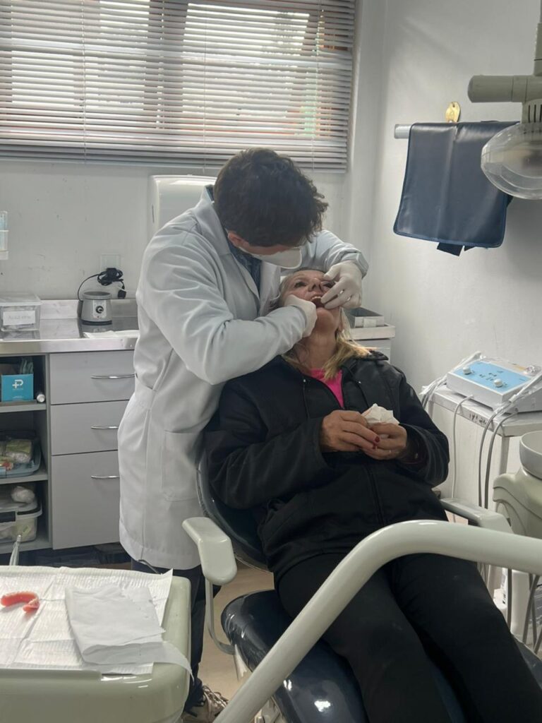 Gramado passa a oferecer próteses dentárias gratuitas no Centro Municipal de Saúde