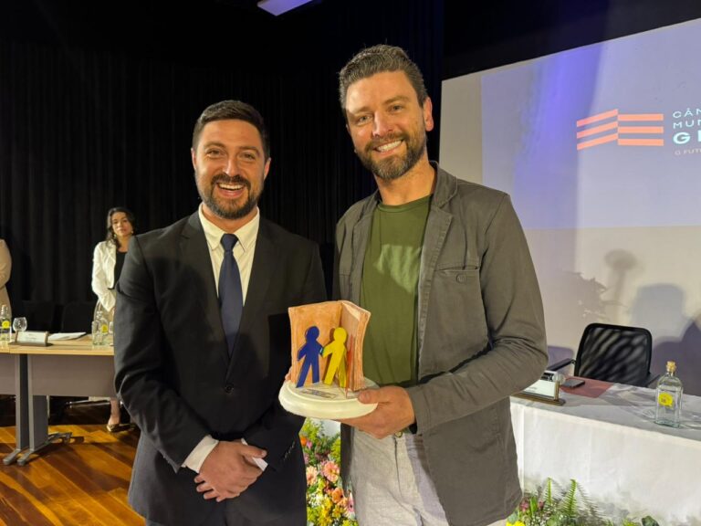 Escola Ramos Pacheco conquista 1º lugar no Troféu Professor Destaque em Ensino Médio