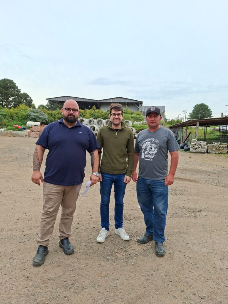 Rodrigo Rodrigues entrega demandas ao secretário de Obras de Canela