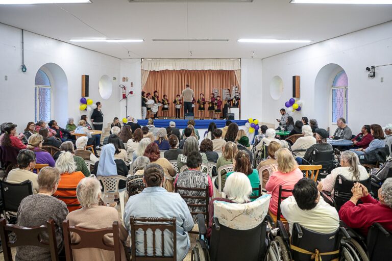 Canela inicia Semana do Idoso com apresentações culturais e integração