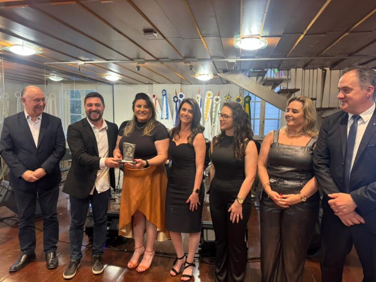 Escola de Gramado recebe prêmio estadual de excelência em educação