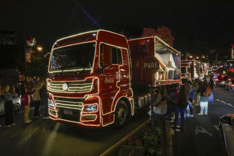 Caravana de Natal da Coca-Cola passa por Gramado em dezembro