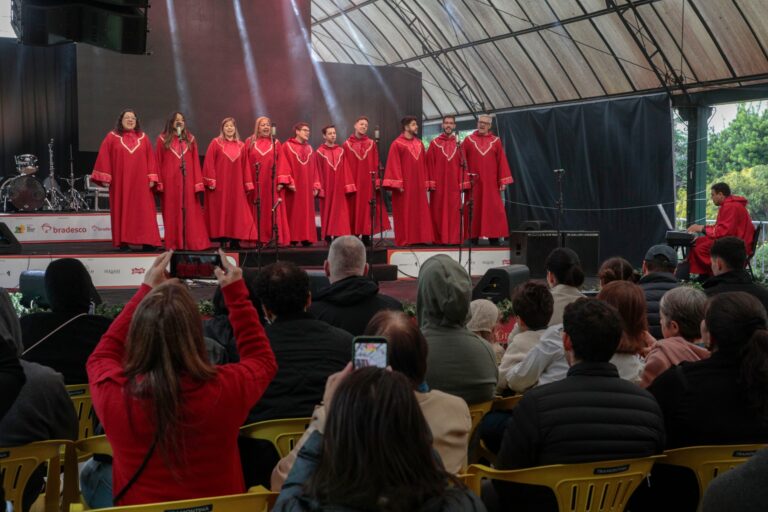 Palco da Rua Coberta recebe atrações musicais gratuitas durante o 40° Natal Luz