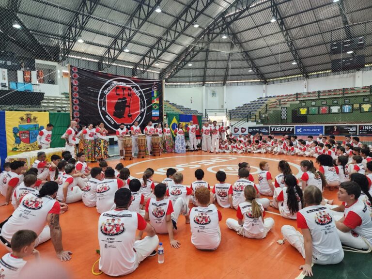 9º Ginga Gramado reúne mais de 200 capoeiristas no Perinão