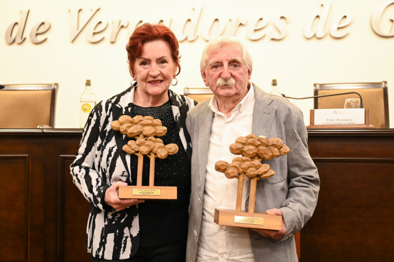 FOTOS: Elza Wolkoff e Clécio Gobbi recebem Troféu Silvia Zorzanello