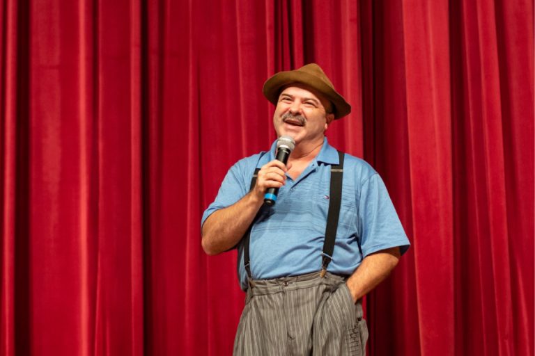 Câmara de Gramado realizará última sessão do ano com homenagens e show gratuito de Paulinho Mixaria