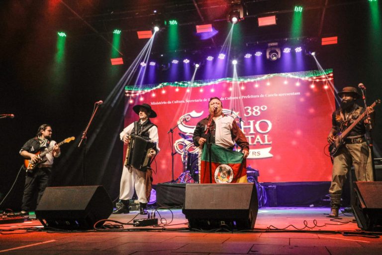 Canela celebra 81 anos ao som do Grupo Rodeio