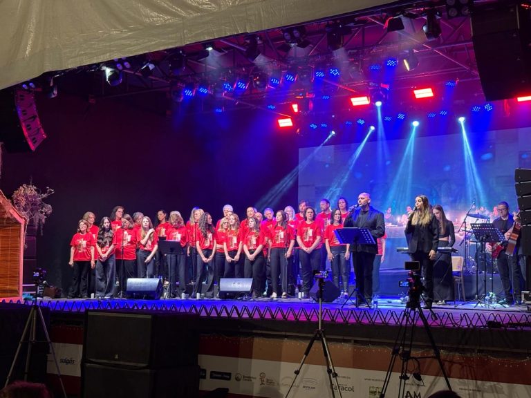 Cantata de Natal reúne comunidade em noite de fé e emoção em Canela