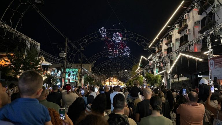 Show inédito com 1.100 drones ilumina o céu de Gramado no 40º Natal Luz