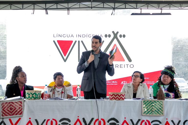 Tradução da Constituição Federal para o kaingang acontece domingo, durante Feira do Livro