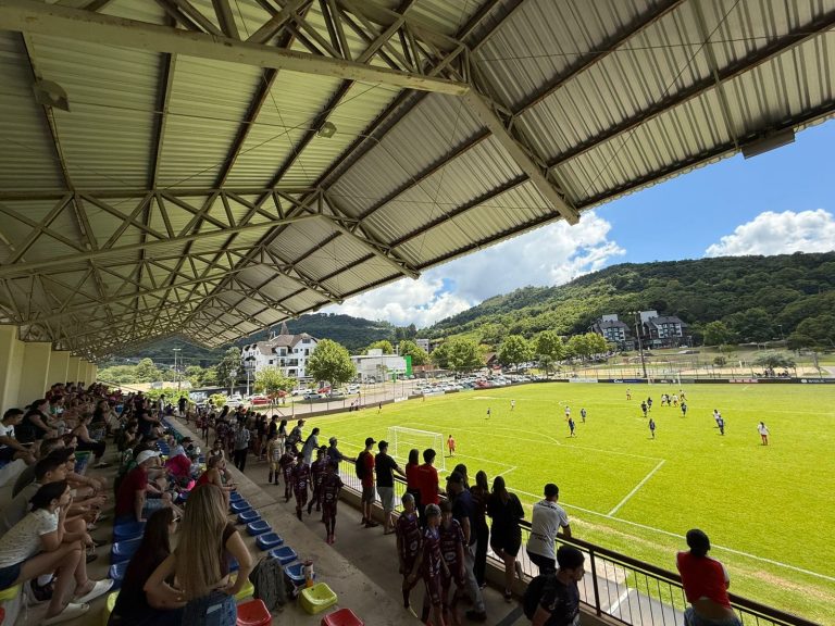 Festival de Futebol Infantil reúne 500 atletas e mais de duas mil pessoas na Vila Olímpica